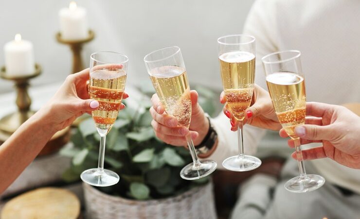 Repas de mariage : des idées créatives pour intégrer le champagne